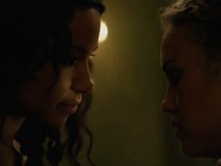Hannah New And Jessica Parker Kennedy