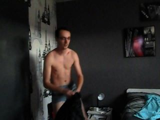 Mec Fait Un Striptease