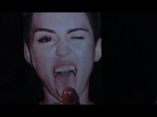 Masturbándome Y Acabando Por Miley Cyrus